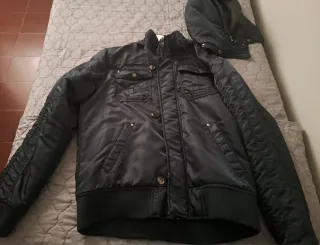 Plumífero hombre negro