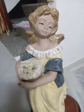 Figura Tingra Mujer con Cesta