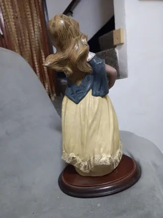 Figura Tingra Mujer con Cesta