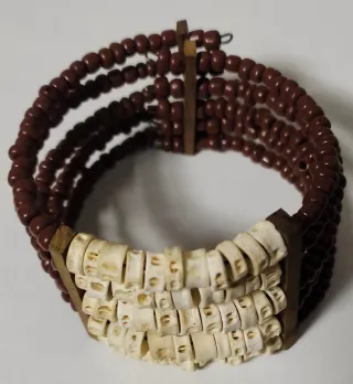 Lote 5 pulseras de cuentas y hueso