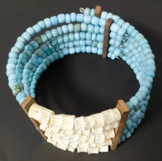 Lote 5 pulseras de cuentas y hueso