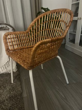 Silla de salón de mimbre