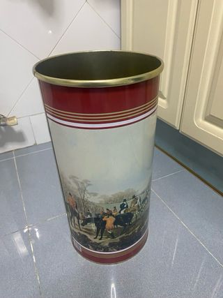 Paragüero metálico dorado y rojo