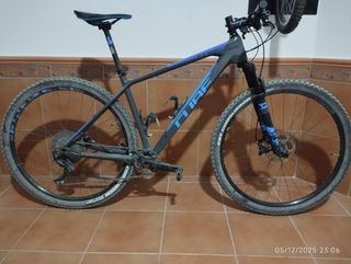 Bicicleta montaña marca Cube