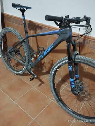 Bicicleta montaña marca Cube