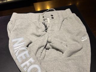 Pantalón chándal Nike gris talla L