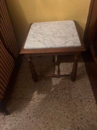 Mesas de salón bajas de mármol y madera