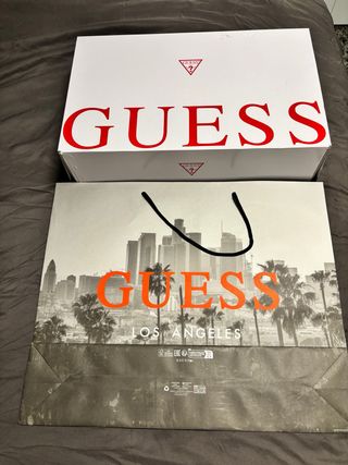 Borse Guess e scatole Michael Kors