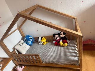 Cama infantil de madera estilo montesori
