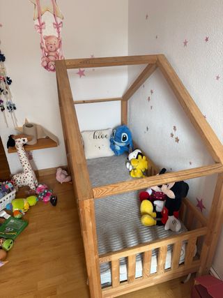 Cama infantil de madera estilo montesori