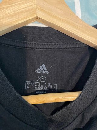 Camiseta Adidas Negra Logo Blanco