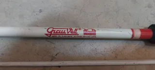 Caña de pesca blanca y roja