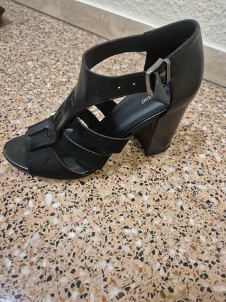 Zapatos de tacón negros