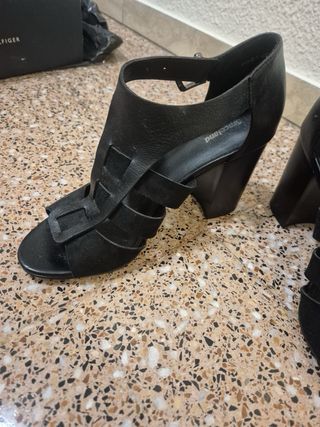 Zapatos de tacón negros
