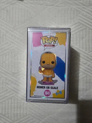 Funko Pop Homer on Scale 1841 + Protector 5000 pza