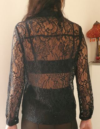 Camisa de encaje negro con botones