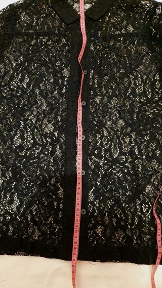Camisa de encaje negro con botones
