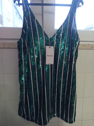 Camiseta Bershka lentejuelas verde y plata