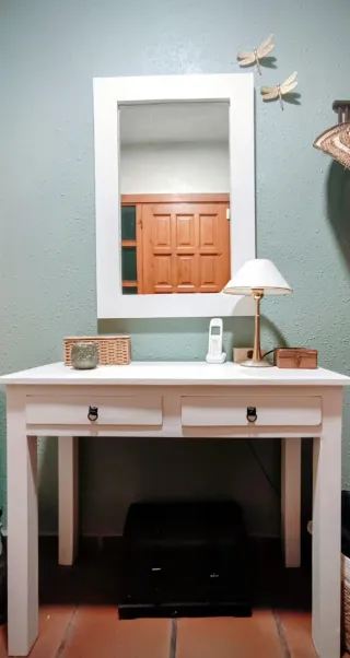 Recibidor blanco con espejo