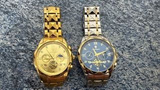 Relojes de color oro y plata 20€ cada uno