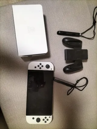 Nintendo Switch OLED Bianca e Nera