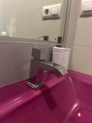 Mueble lavabo cristal y grifo