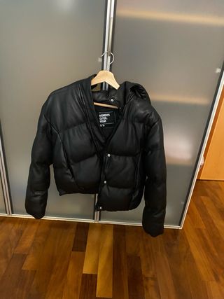 Chaquetón negro acolchado