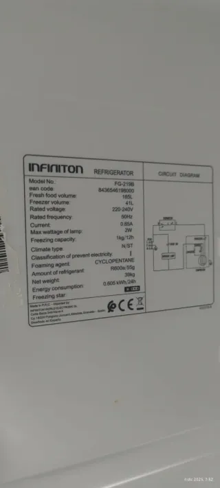 Nevera blanca, se vende por otra más grande.