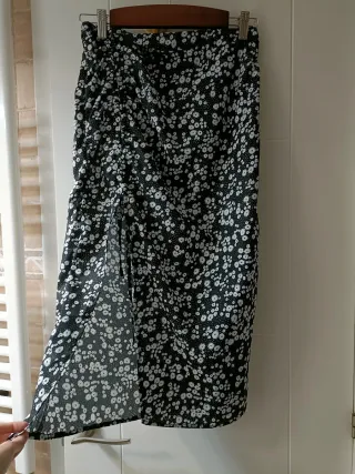 Falda midi estampada floral