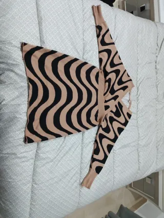 Vestido corto punto ondas negro y marrón