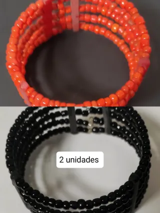 Pulseras de cuentas y madera