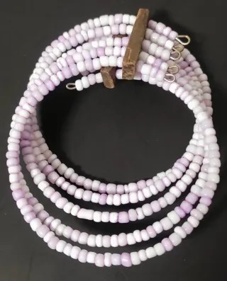 Pulseras de cuentas y madera