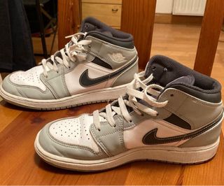 Zapatillas Air Jordan Mid Gris, Blanco y Negro