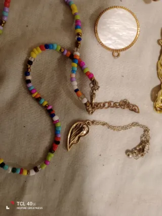 Lote bisutería dorada y plateada, variedad