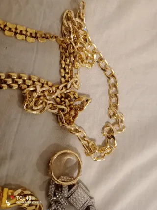 Lote bisutería dorada y plateada, variedad