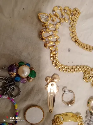 Lote bisutería dorada y plateada, variedad