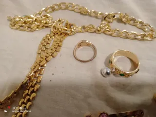 Lote bisutería dorada y plateada, variedad