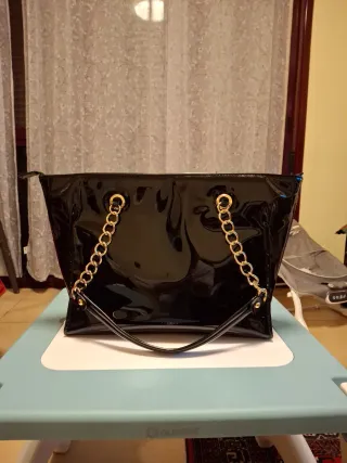 Bolso Harrods Negro Charol Cadena Dorada