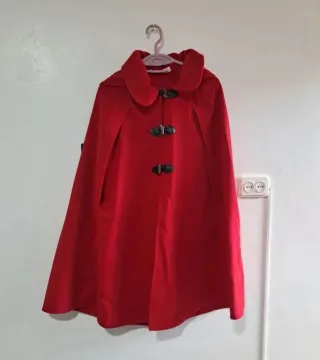 Capa roja con cierres