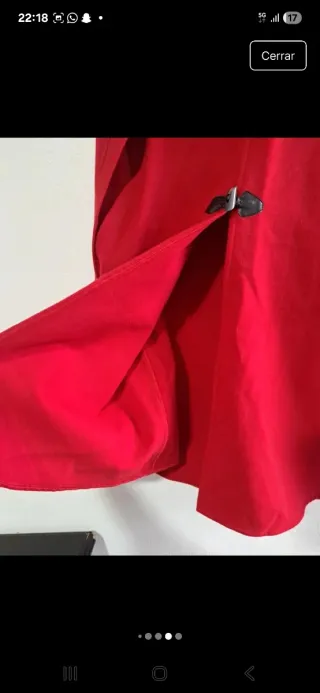 Capa roja con cierres