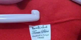 Capa roja con cierres