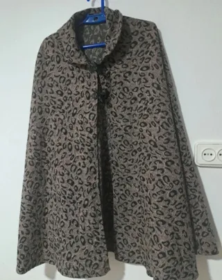 Capa con estampado de leopardo