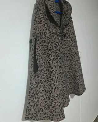 Capa con estampado de leopardo
