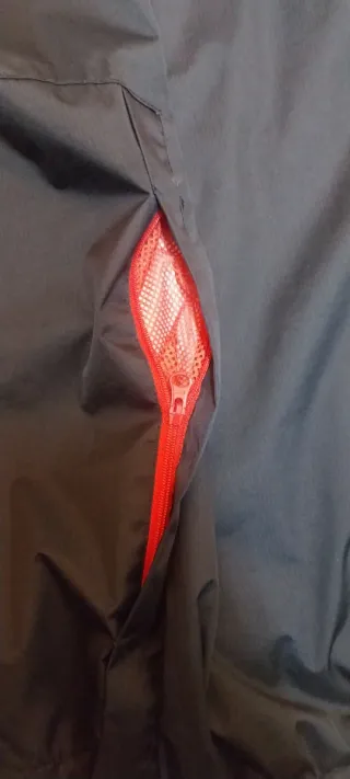 Chubasquero ciclismo Rockrider Negra/Roja