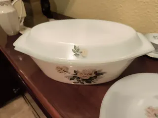 Conjunto vajilla cristal Arcopal decorado rosas