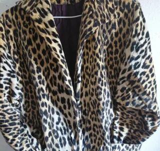 Gabardina estampado leopardo