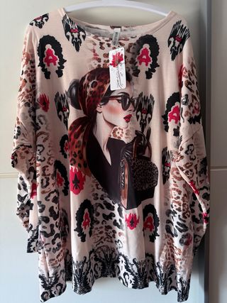 Camiseta mujer estampado mujer y leopardo