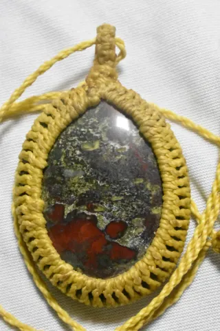 Collar artesanal piedra macramé