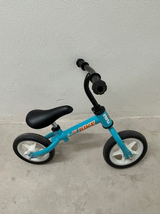 Bicicleta de equilibrio infantil azul