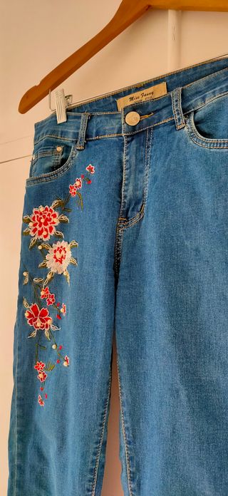 Vaqueros Miss Fanny bordados florales